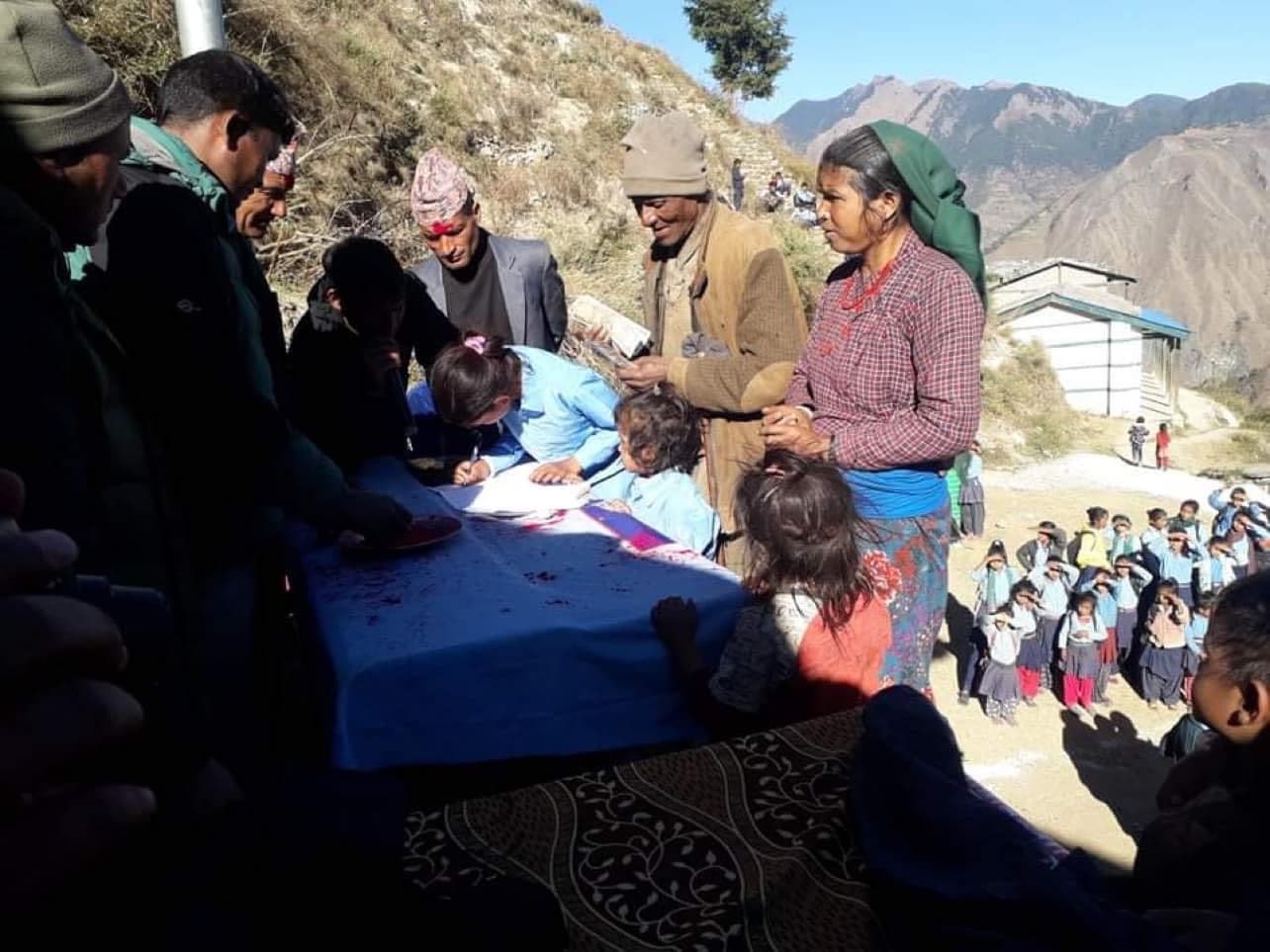 मुगुका सात बालिकाहरूलाई छात्रवृत्ति